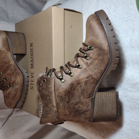 New in Box - Steve Madden - Brown Lace-Up Heeled Ankle Booties - Size 9.5 - Picture 2 of 13